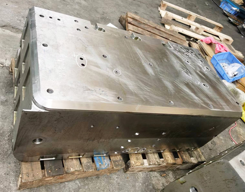 大型模具熱處理.jpg